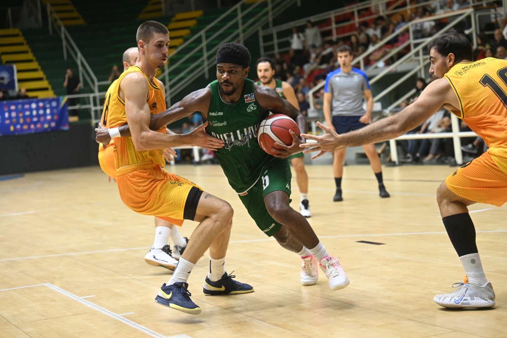 Halley Campania Avellino Basket contro PSA Napoli Est, match sospeso a metà terzo quarto