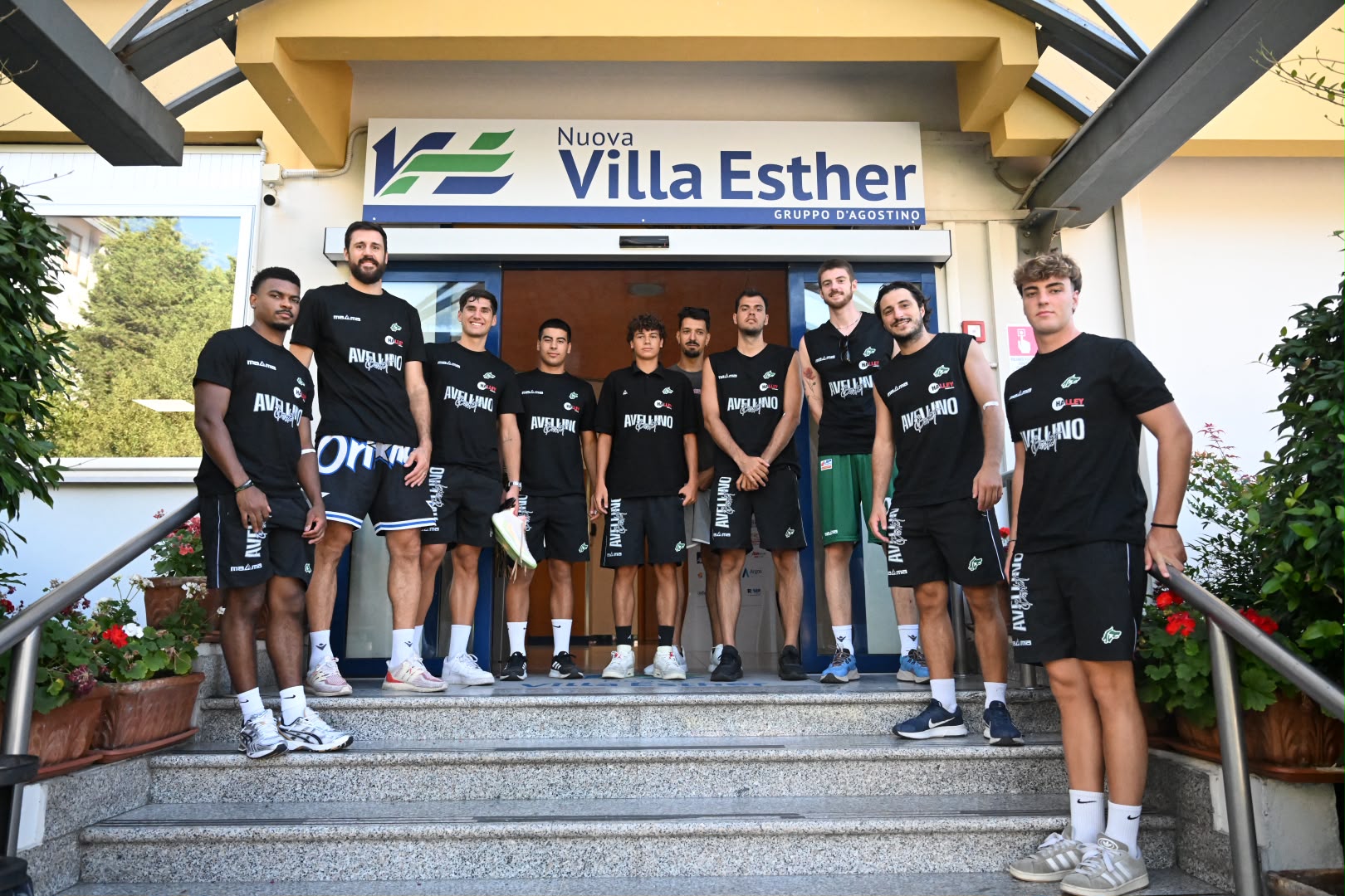 Visite mediche ok a Nuova Villa Esther, domani  incontro con i tifosi allo store