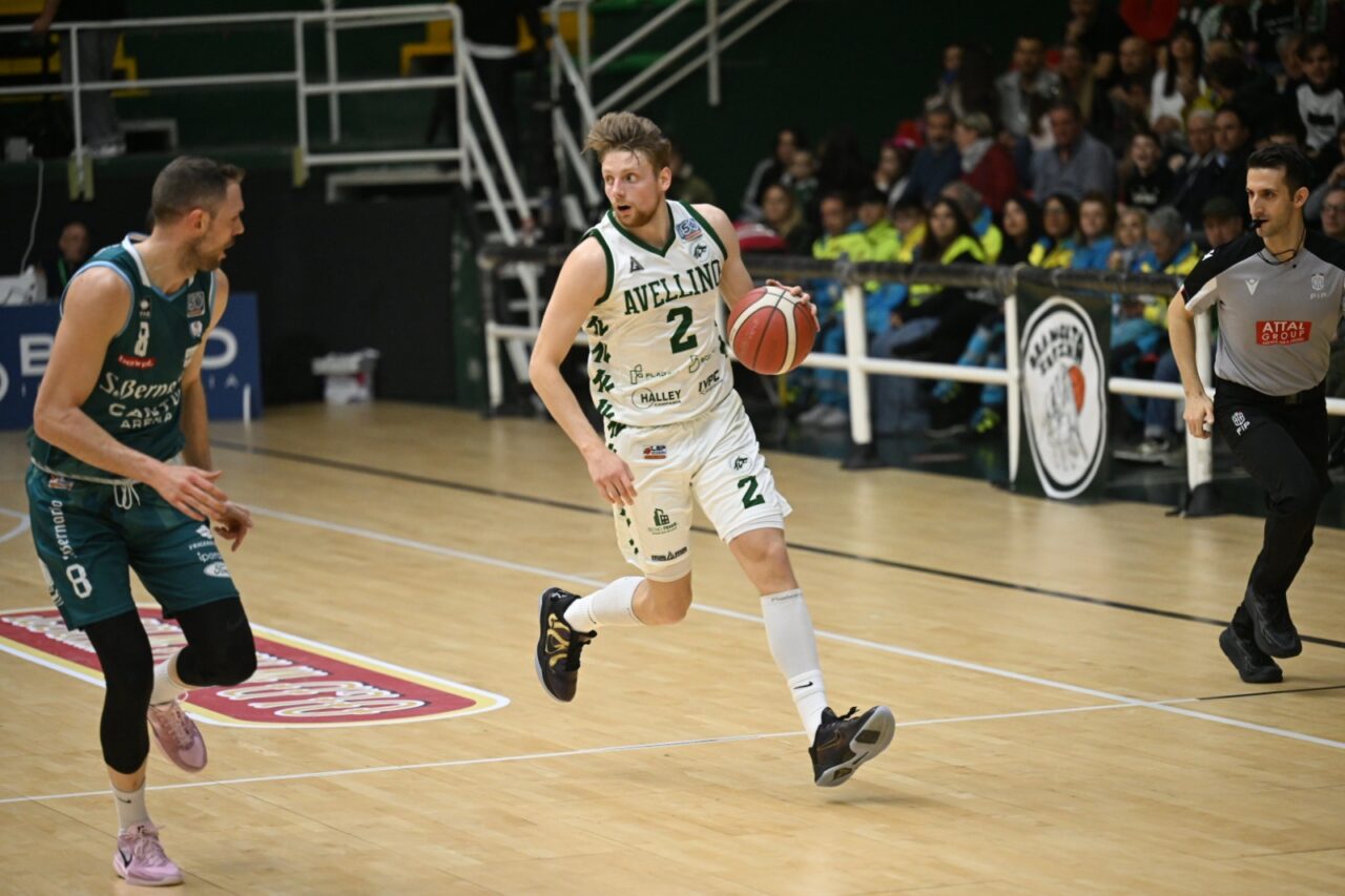 AVELLINO SFIORA L’IMPRESA: CANTÙ PASSA AL DELMAURO